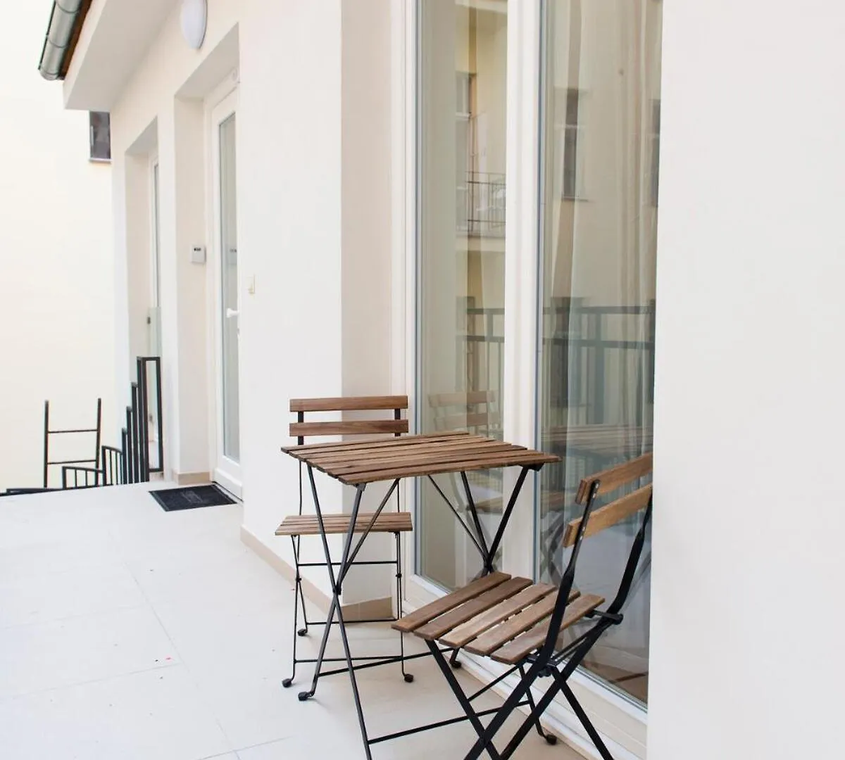 Cute Cozy Home On Charles Square Prag Daire
